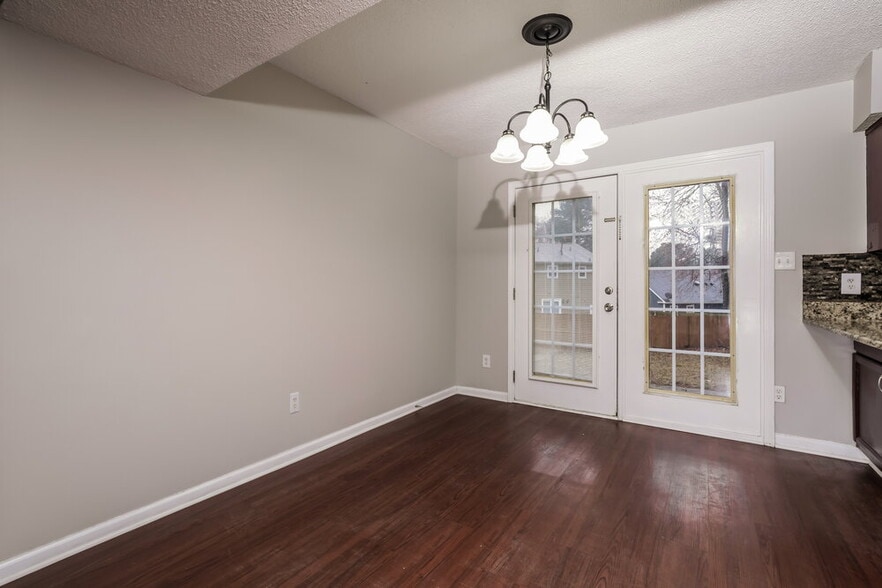 Building Photo - 2805 Fernhurst Ct