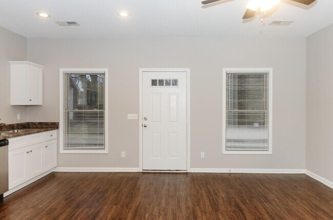 Building Photo - 1632 Miller Ave