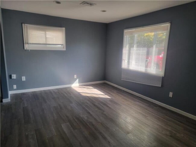 Building Photo - 3824 Brentwood Ct