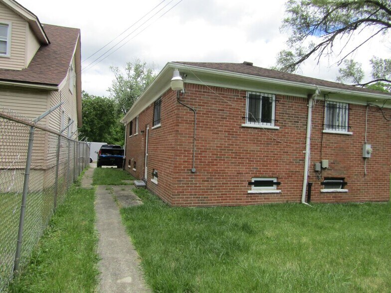 Building Photo - 14939 Cruse St