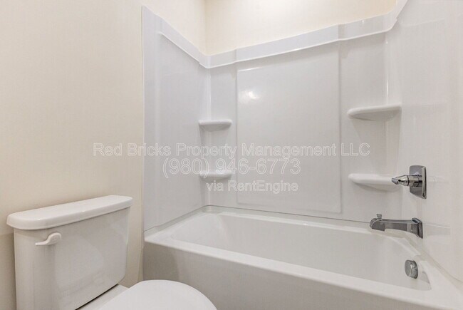 Building Photo - 6122 Cleburne Ct