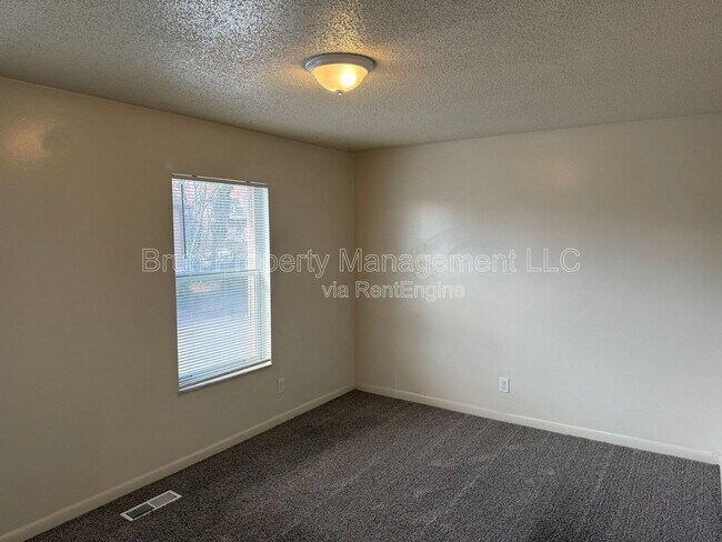 Building Photo - 1105 W Parkway Ave