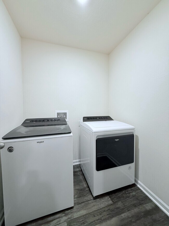 Building Photo - 313 Jarama Cir