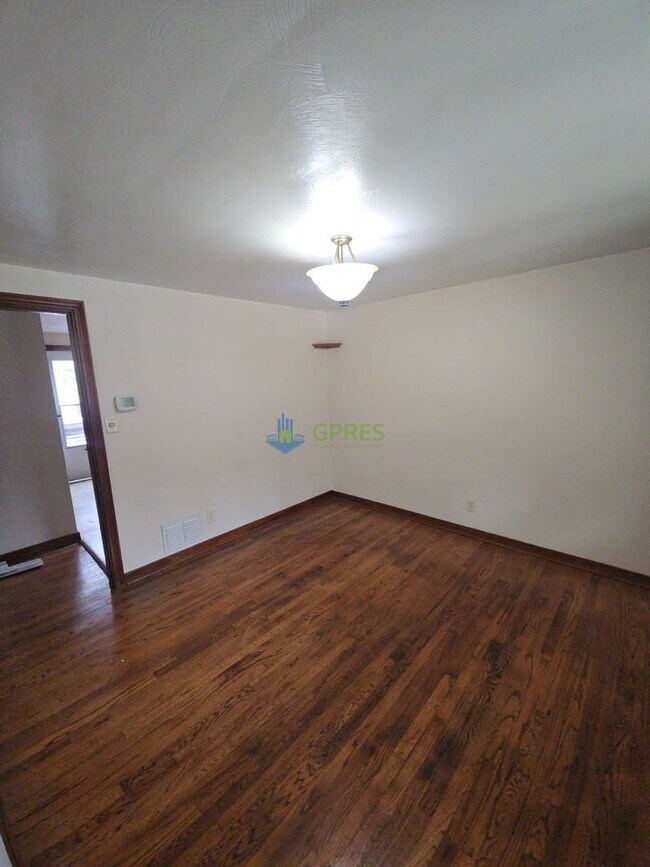 Building Photo - 3 bedroom house for rent in Blawnox