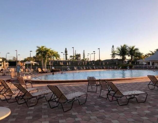 Building Photo - 91 Ventnor E