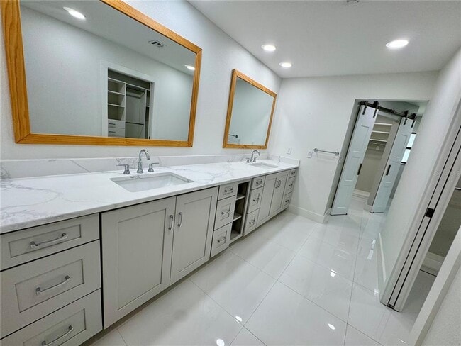 Building Photo - 3705 Torrey Pines Blvd