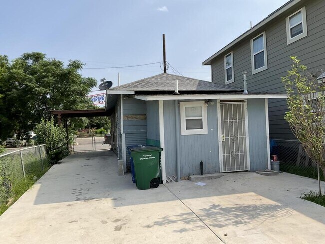 Building Photo - 2406 Guadalupe St