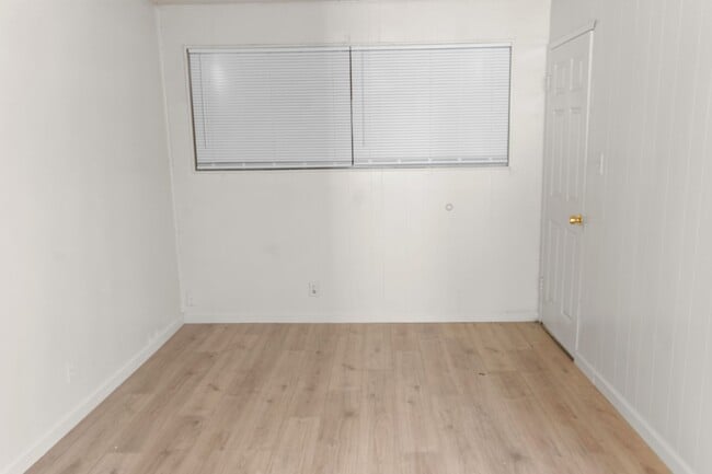 Building Photo - hesket