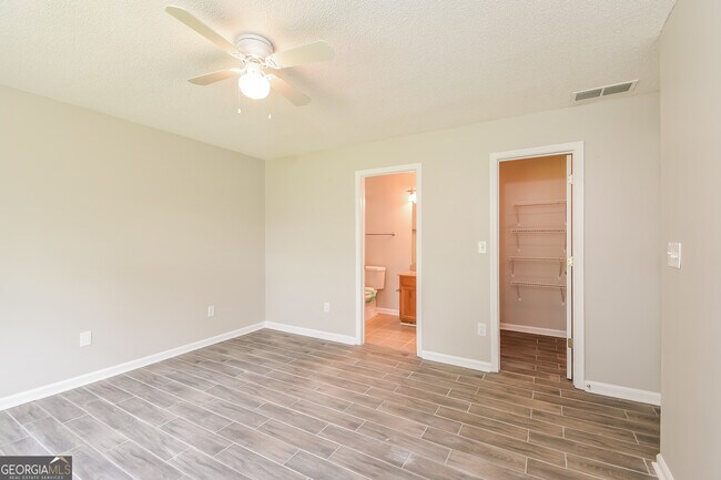 Building Photo - 412 Windstream Dr SW