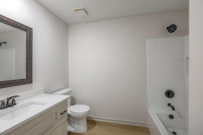 Building Photo - 902 Kingston Ct