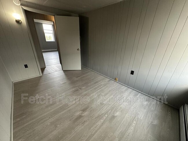 Building Photo - 422 Hillside Ave