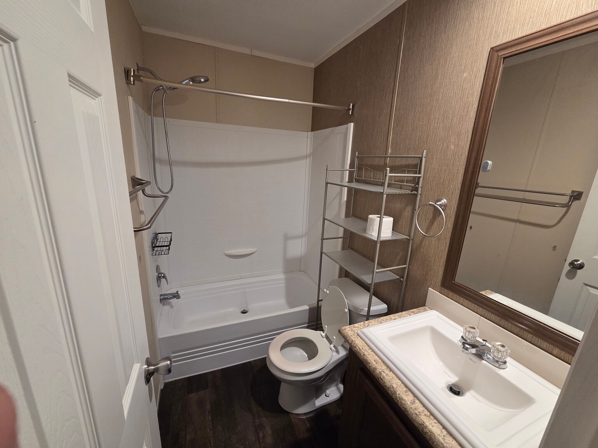 Building Photo - 2409 Creekview Dr