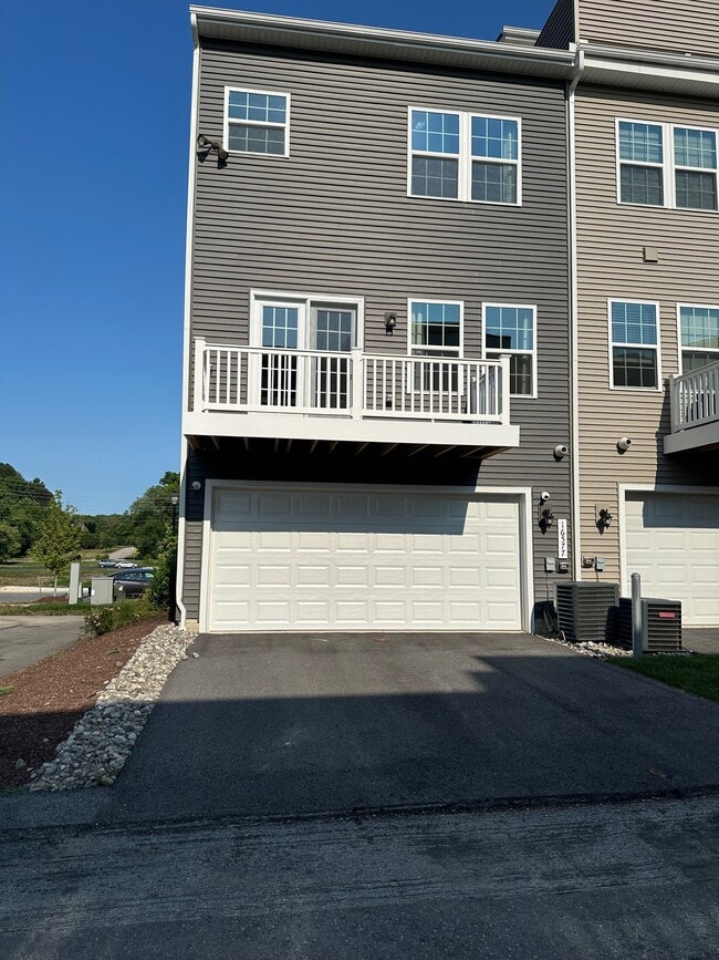 Building Photo - 16577 Fife Wy