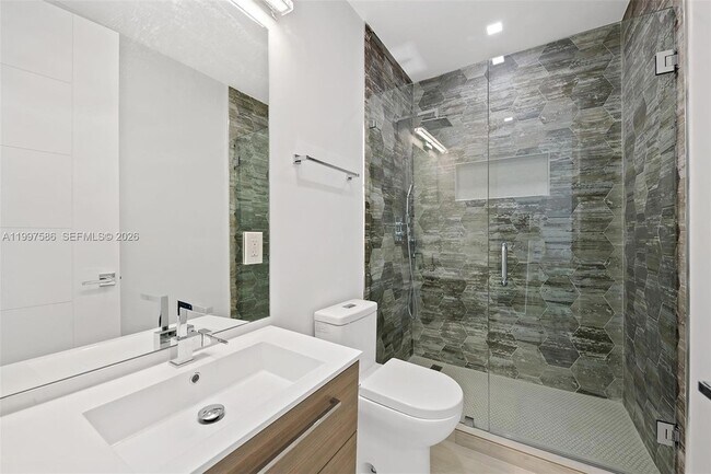 Building Photo - 1615 NE 3rd Ct