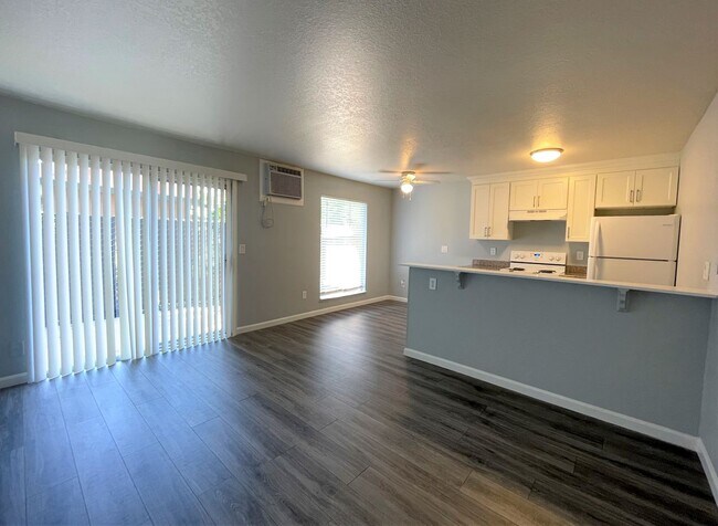 Interior Photo - Coral Oaks