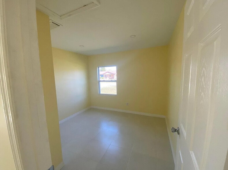 3rd bedroom - 3633 SE 20th Ter