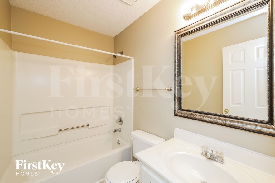 Building Photo - 7602 Iris Dr