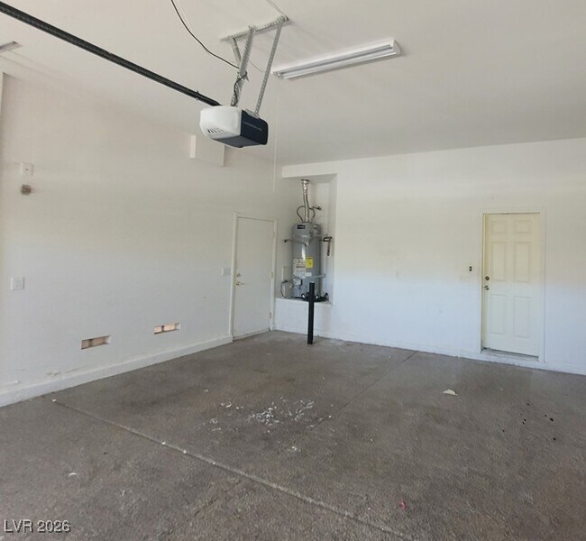 Building Photo - 9338 Wilderness Glen Ave