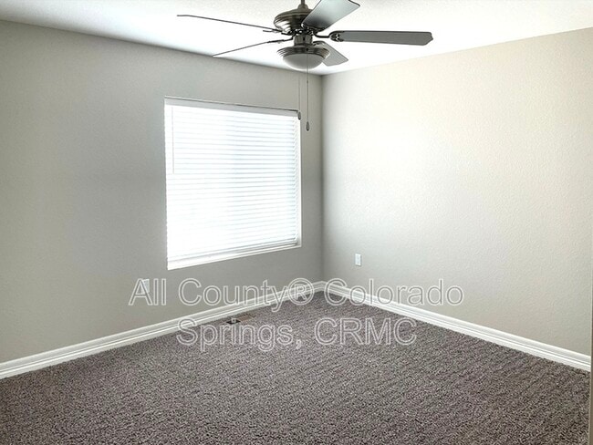 Building Photo - 610 Thimbleberry Point