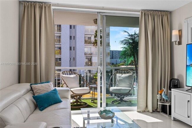 Building Photo - 1345 Lincoln Rd