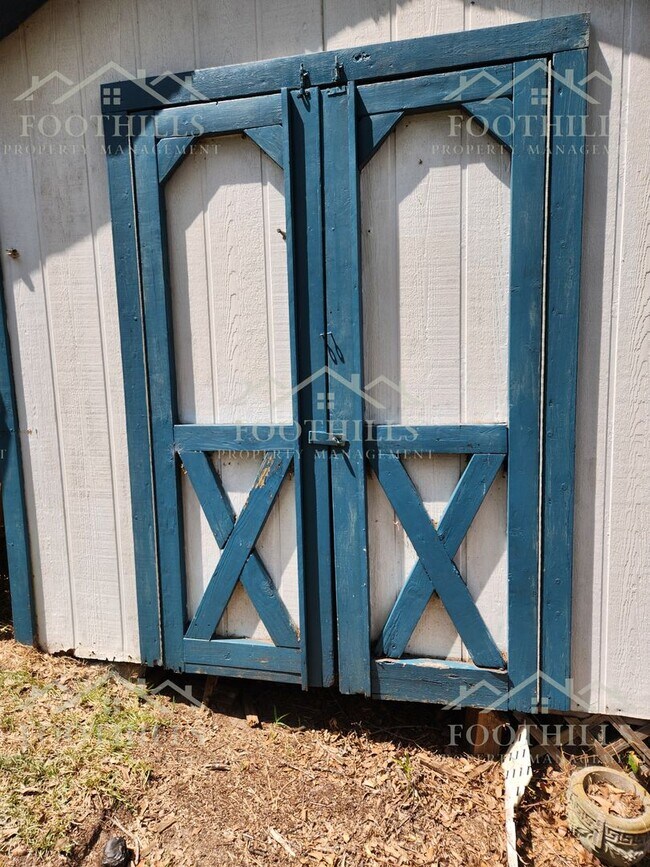 Building Photo - 3-Bedroom Home with Fresh Updates and Fenc...