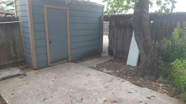 Building Photo - 2429 Miramar Ct
