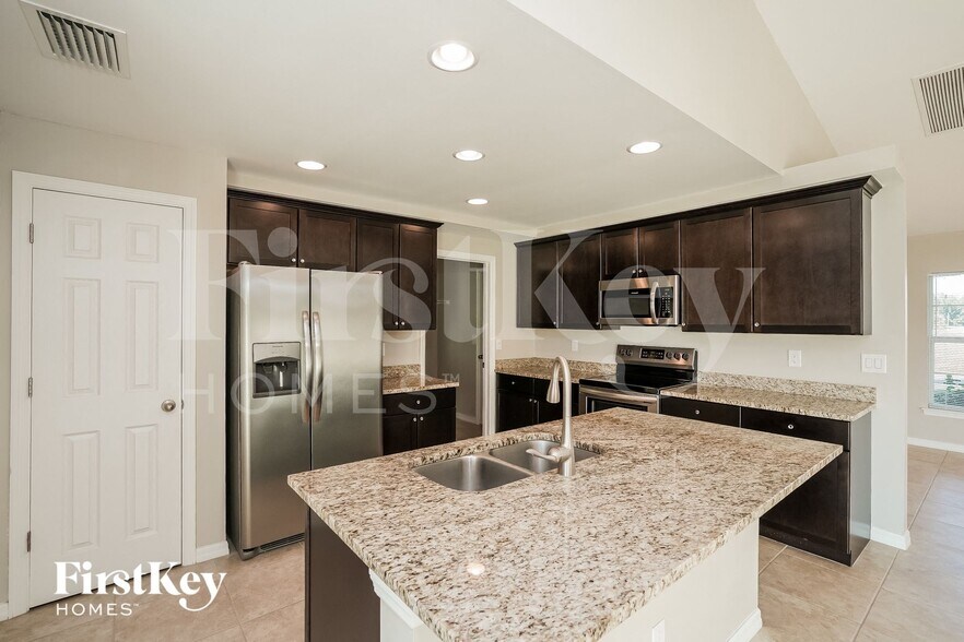 Building Photo - 2127 NW 41st Pl