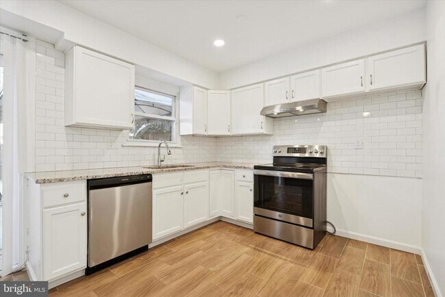 Building Photo - 1375 Abbey Way