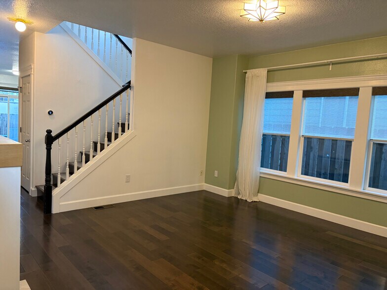 Building Photo - 1940 NE 72nd Ave.