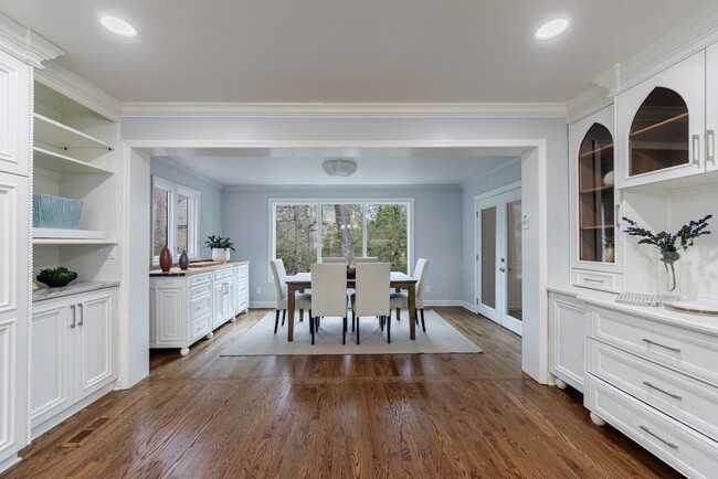 Building Photo - 459 Atlanta Country Club Dr