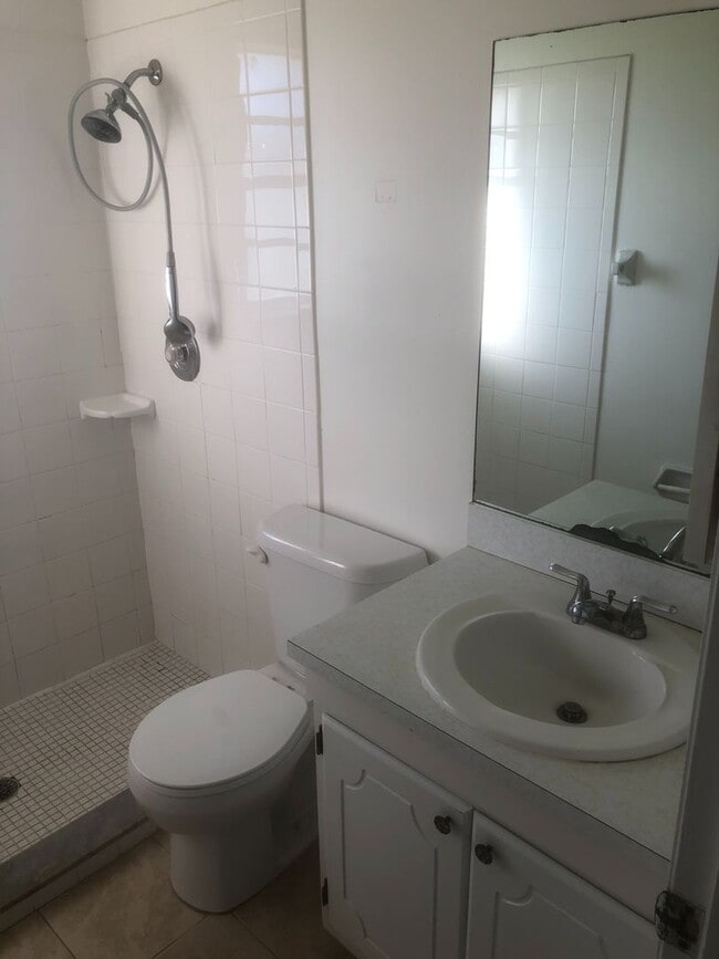 Building Photo - RENTAL HOME  IN THE FLORESTA AREA 2 BEDROOM 2 BATH SINGLE CAR GARAGE