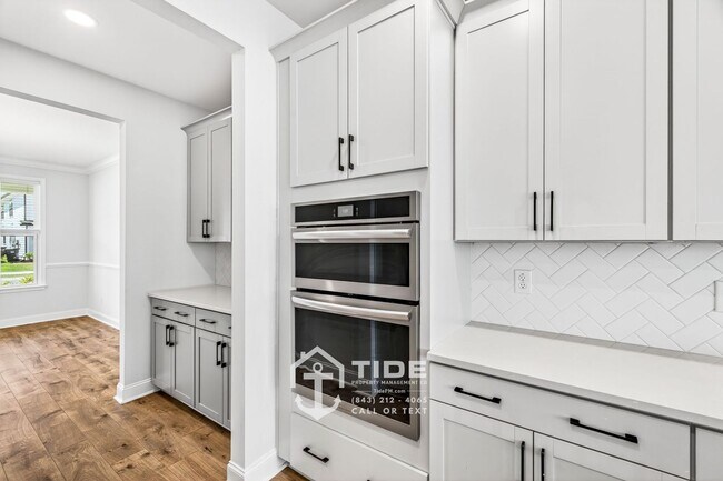 Building Photo - Comfort & Convenience in a Prime Location