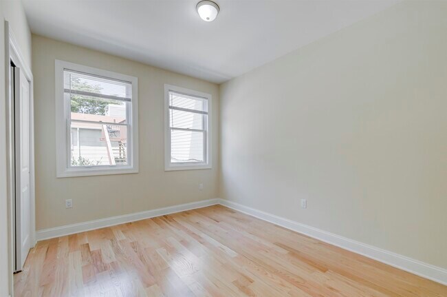 Building Photo - 419 Broadway-