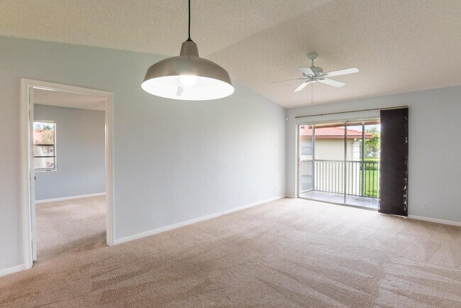 Building Photo - 3031 Holiday Springs Blvd