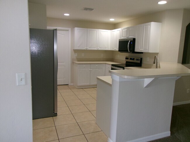 Building Photo - Available Now With 1/2 Off First Month's Rentl! Nice 3/2/2 Across From Oasis North School & Park