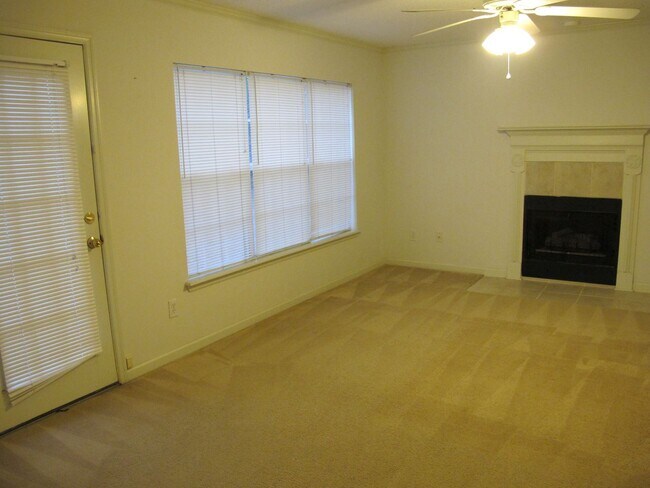 Building Photo - Spacious home in nice Evans neighborhood  ...