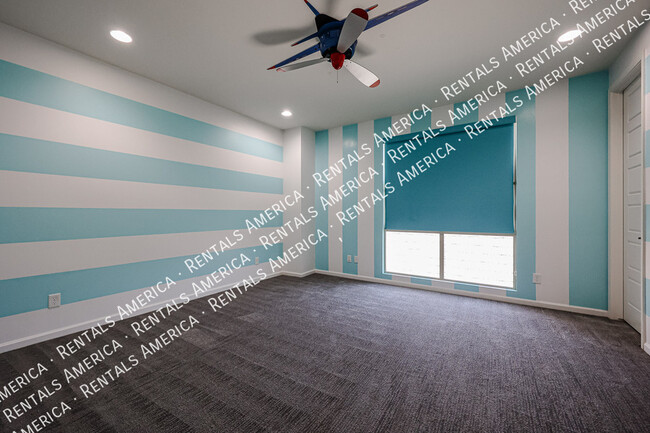 Building Photo - 3090 S Jasmine Dr