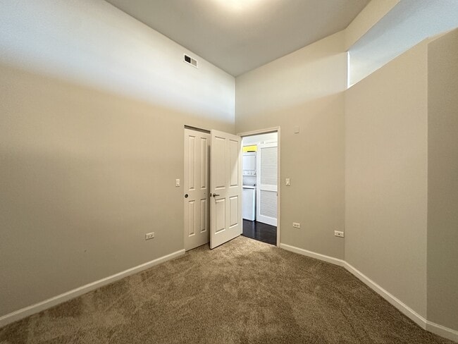 Building Photo - 1464 S Michigan Ave