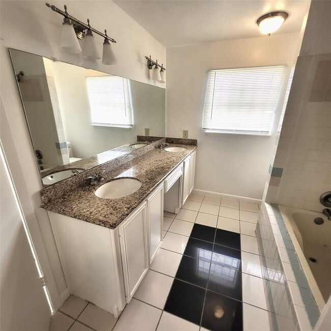 Building Photo - 17223 Artwood Ln
