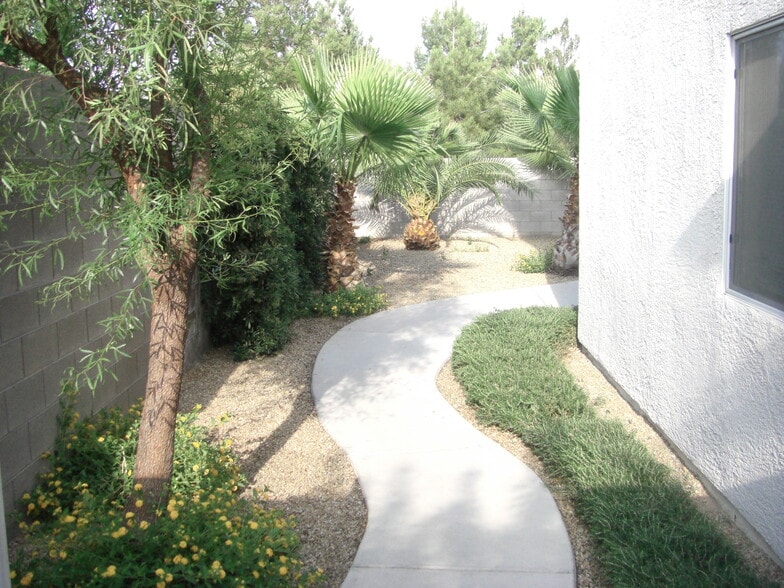 Beautiful path leads to backyard - 9402 Santa Fe Rose Street