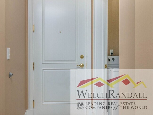 Building Photo - Spacious 2-Bedroom Condo in Prime Downtown Location!