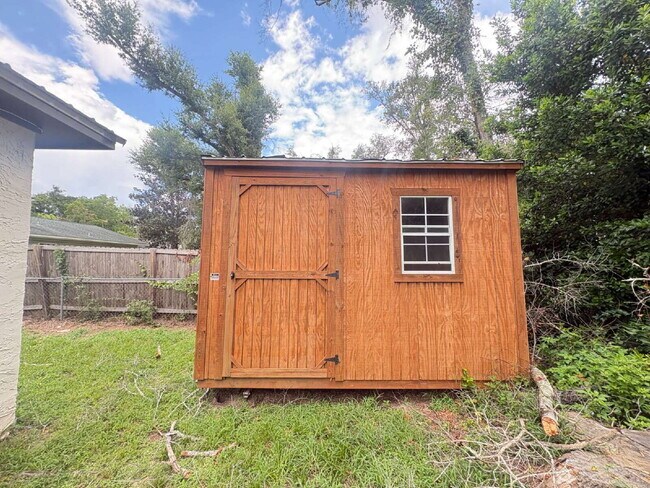 Building Photo - Open floor plan, four-bedroom two-bathroom with washer and dryer
