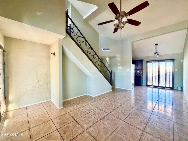Building Photo - 9150 Bur Oak Cir