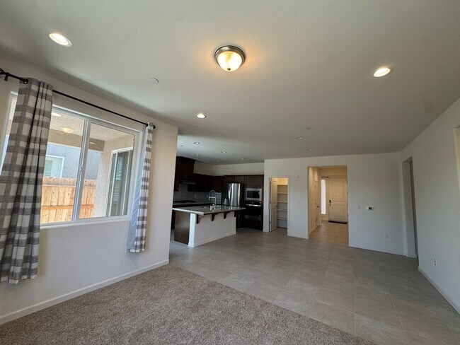 Building Photo - 1267 Las Rosas Ave