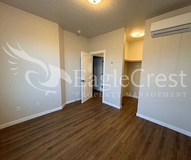 Building Photo - Herbert PL