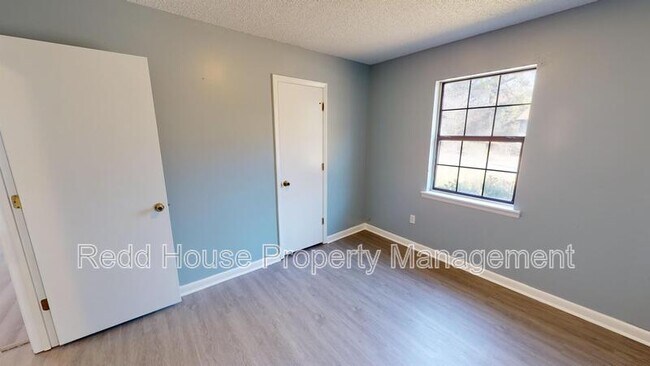 Building Photo - 125 Nann St