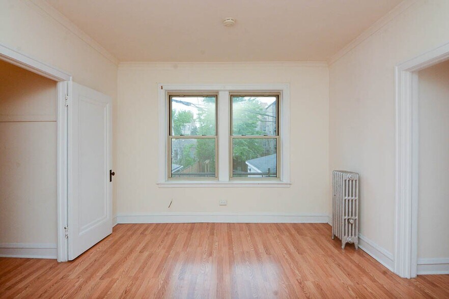 Building Photo - 2530 N Sawyer Ave