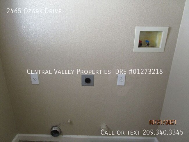 Building Photo - 2465 Ozark Dr