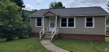 Building Photo - 3 Bedroom 1 Bathroom House