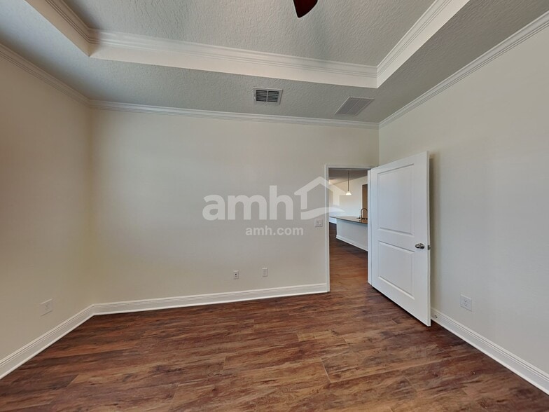 Building Photo - 935 Heavenly Dr